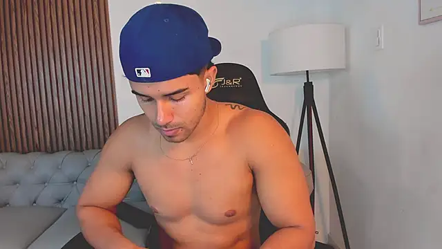 liam collins21 online show from October 2025 11:56:01 AM