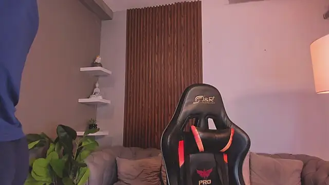 liam collins21 online show from April 2026 12:00:01 PM