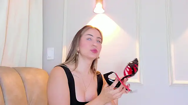 Lia walton online show from December 2025 12:20:02 PM