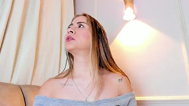 Lia walton online show from December 2025 12:05:01 PM