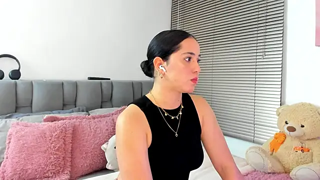 Gigi-bom online show from November 2025 12:03:02 AM