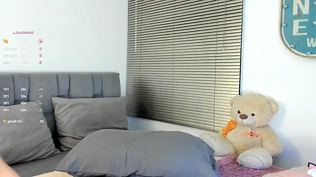 Gigi-bom online show from October 2025 11:25:02 PM