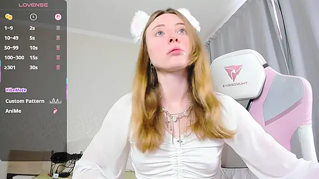 Snapshot of Cowell_Adelina chatting on October 2025 10:06:01 AM Cowell Adelina online show from October 2025 10:06:01 AM