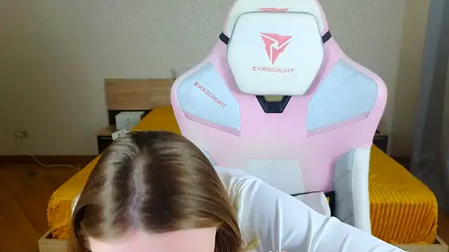 Cowell Adelina online show from December 2025 09:26:01 AM