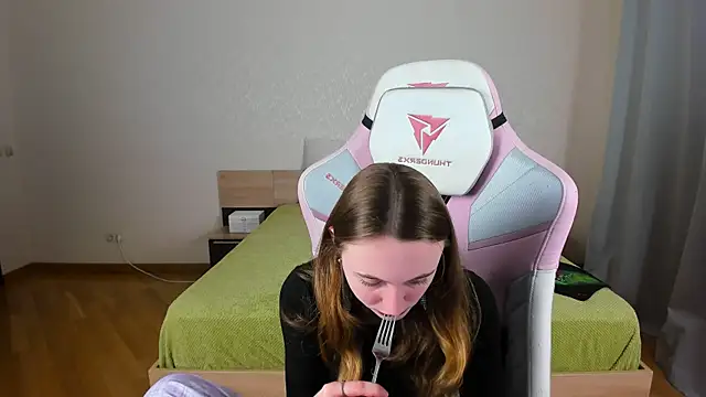 Cowell Adelina online show from November 2025 09:31:01 AM