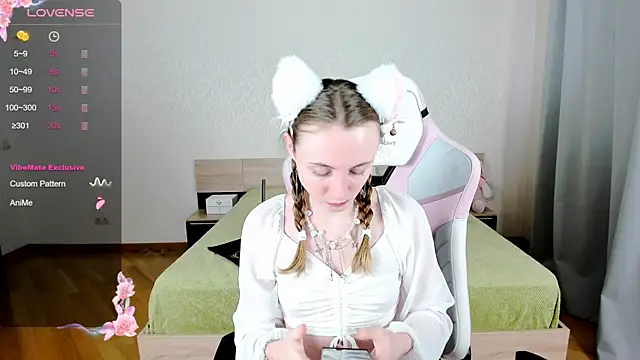 Snapshot of Cowell_Adelina chatting on September 2025 09:32:01 AM Cowell Adelina online show from September 2025 09:32:01 AM