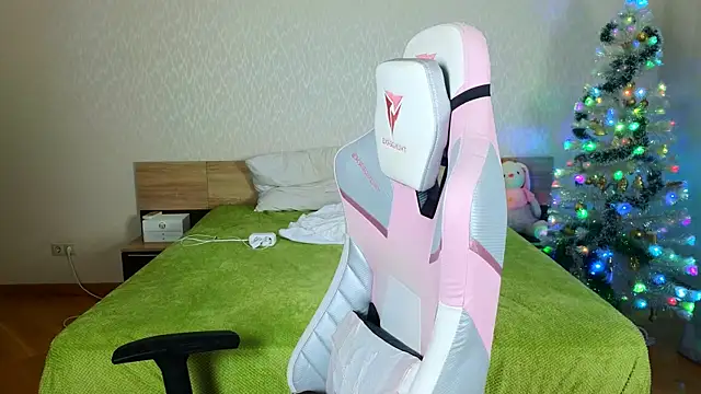 Cowell Adelina online show from December 2025 09:33:02 AM