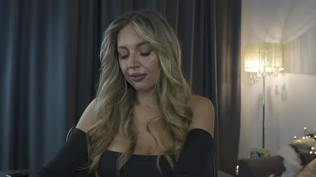 Snapshot of JoanneGG chatting on November 2025 01:53:01 AM JoanneGG online show from November 2025 01:53:01 AM