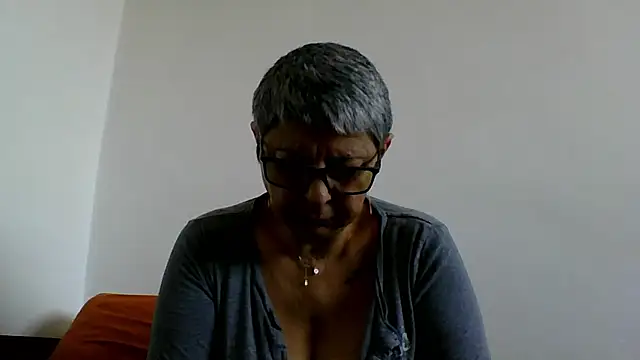 roseblak42 online show from January 2026 09:49:02 AM