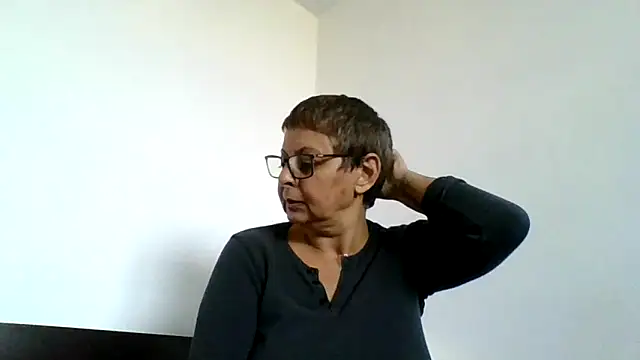 roseblak42 online show from October 2025 02:14:02 PM