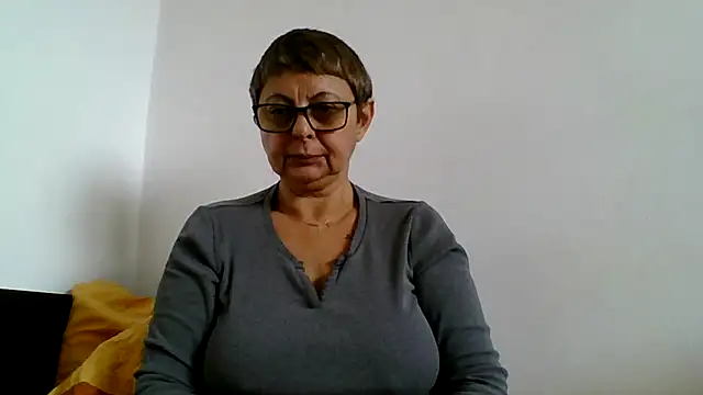 Snapshot of roseblak42 chatting on October 2025 10:37:02 AM roseblak42 online show from October 2025 10:37:02 AM