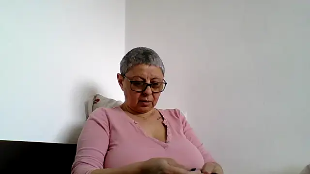 roseblak42 online show from April 2026 09:00:02 AM