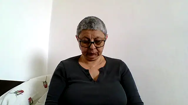 roseblak42 online show from May 2026 12:43:01 PM