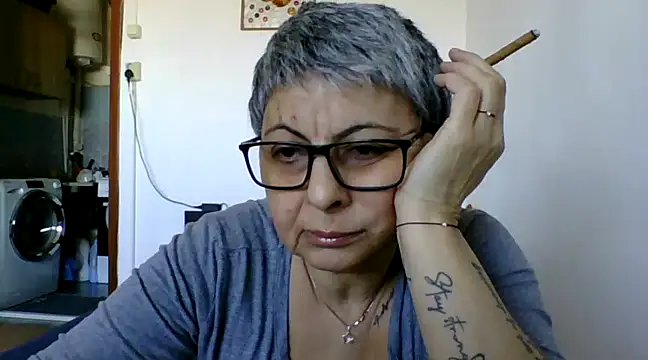 roseblak42 online show from March 2025 02:21:02 PM