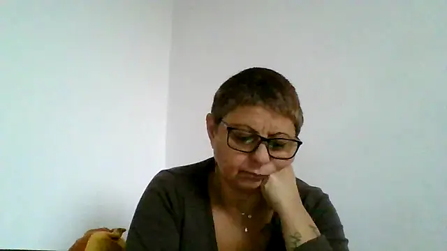 roseblak42 online show from October 2025 01:45:01 PM