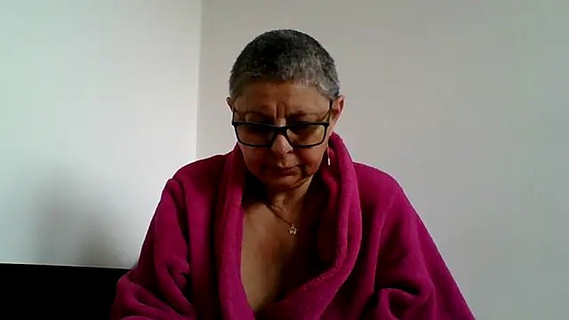 roseblak42 online show from April 2026 07:56:02 AM