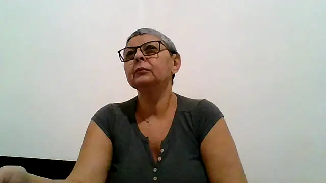 roseblak42 online show from December 2025 04:55:01 PM