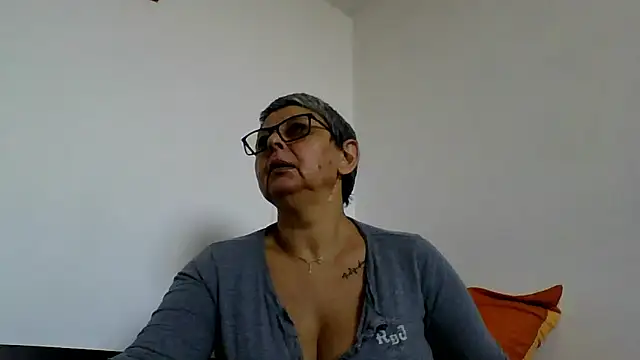 roseblak42 online show from January 2026 10:41:02 AM