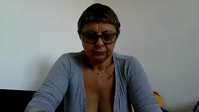 roseblak42 online show from October 2025 01:43:02 PM