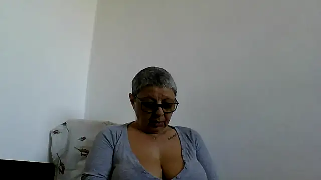 roseblak42 online show from April 2026 02:03:02 PM