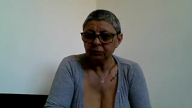 roseblak42 online show from April 2026 04:08:02 PM