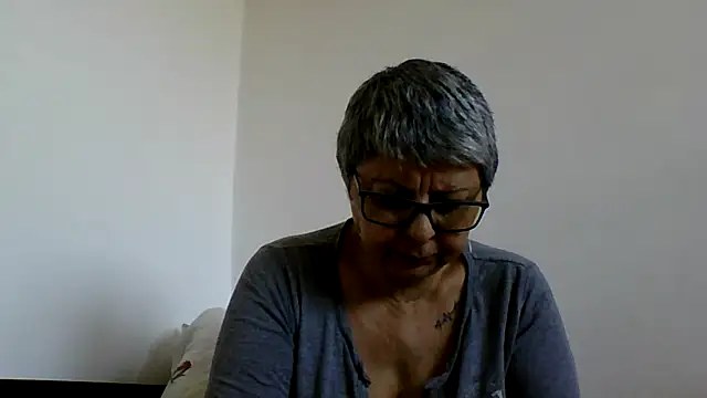 roseblak42 online show from February 2026 12:43:02 PM