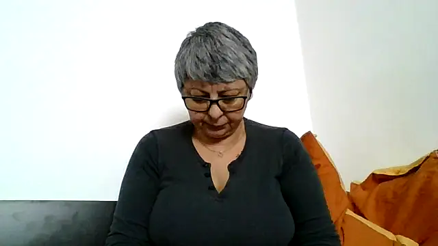 roseblak42 online show from February 2026 10:12:01 AM