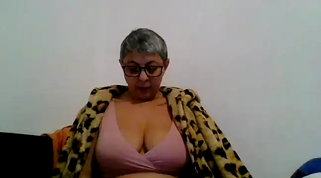 roseblak42 online show from February 2025 04:57:01 PM