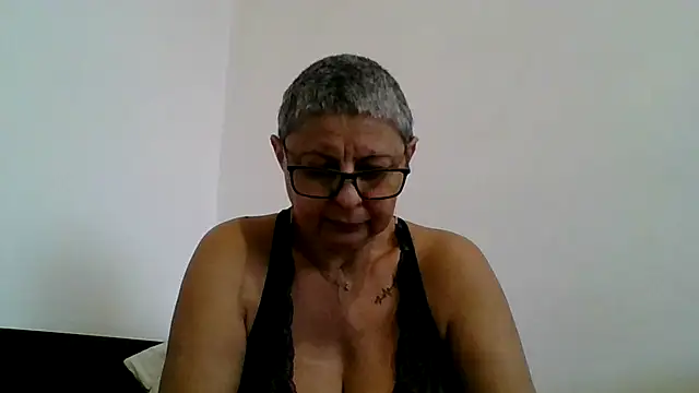 Snapshot of roseblak42 chatting on November 2025 10:27:02 AM roseblak42 online show from November 2025 10:27:02 AM