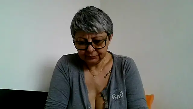 roseblak42 online show from March 2026 07:54:01 AM