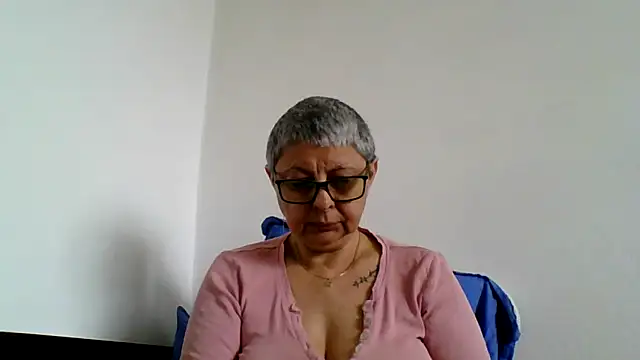 roseblak42 online show from May 2026 08:39:01 AM