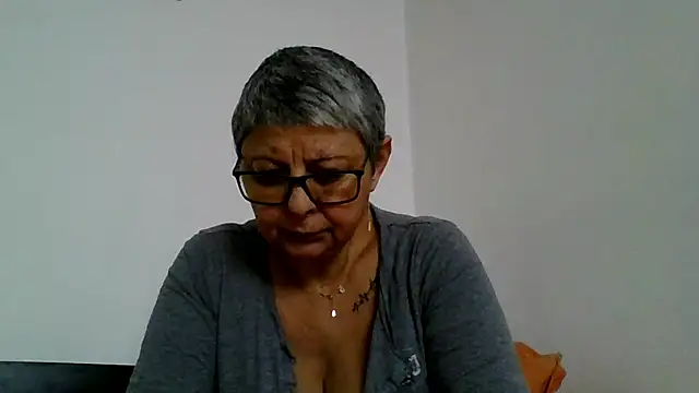 roseblak42 online show from January 2026 11:49:01 AM