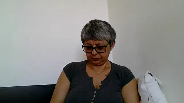 roseblak42 online show from April 2026 08:05:01 AM