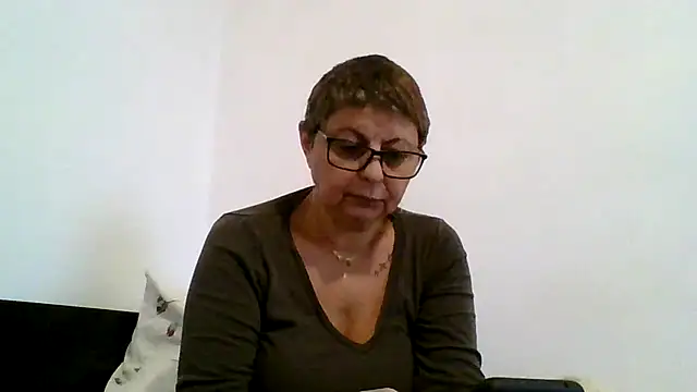 roseblak42 online show from October 2025 02:40:02 PM