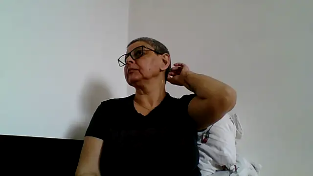 roseblak42 online show from April 2026 10:41:02 AM