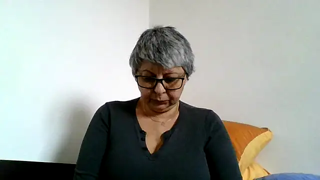 roseblak42 online show from February 2026 01:32:02 PM