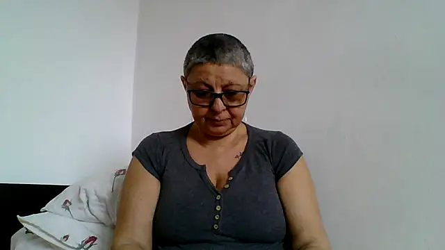 roseblak42 online show from April 2026 10:17:02 AM