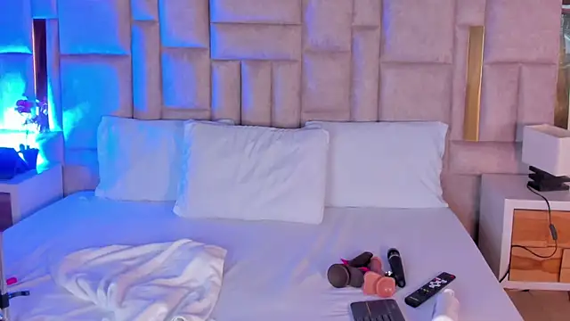 Snapshot of Miss_Abigail_ chatting on December 2025 01:53:02 PM Miss Abigail online show from December 2025 01:53:02 PM