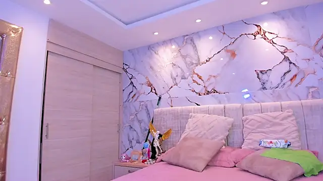 kiana cream online show from December 2025 02:50:01 PM