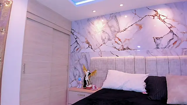 kiana cream online show from October 2025 12:15:01 PM