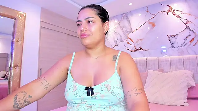 kiana cream online show from November 2025 02:07:02 PM