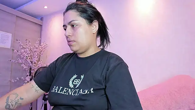 kiana cream online show from October 2025 11:44:02 AM