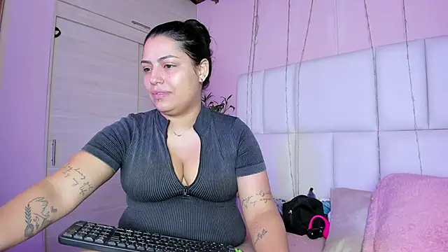 kiana cream online show from September 2025 12:33:01 PM