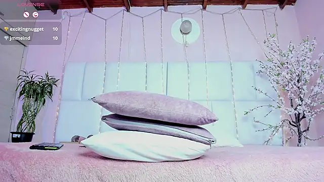 kiana cream online show from March 2025 02:42:02 PM