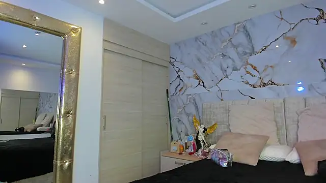 kiana cream online show from January 2026 12:01:01 PM