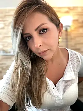 Snapshot of _Abril-Office1 chatting on September 2025 03:07:01 PM Abril-Office1 online show from September 2025 03:07:01 PM