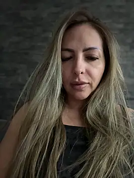  Abril-Office1 online show from February 2026 02:12:01 AM