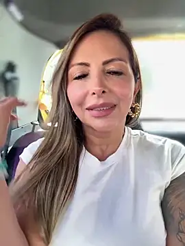 Snapshot of _Abril-Office1 chatting on September 2025 03:08:02 PM Abril-Office1 online show from September 2025 03:08:02 PM
