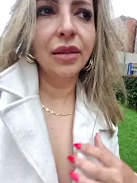 Snapshot of _Abril-Office1 chatting on March 2025 10:15:02 PM Abril-Office1 online show from March 2025 10:15:02 PM