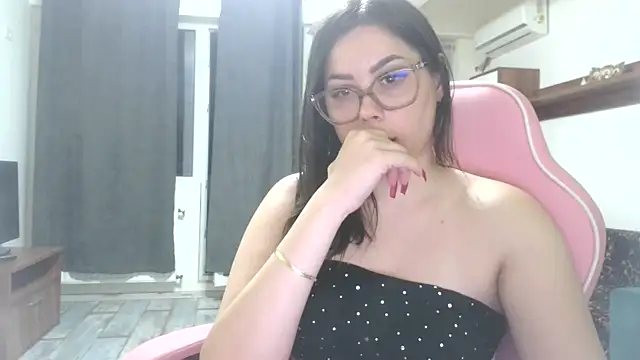 LovelyJulliette online show from June 2026 10:31:02 PM
